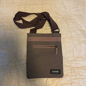 Purple crossbody bag “dakine” brand
